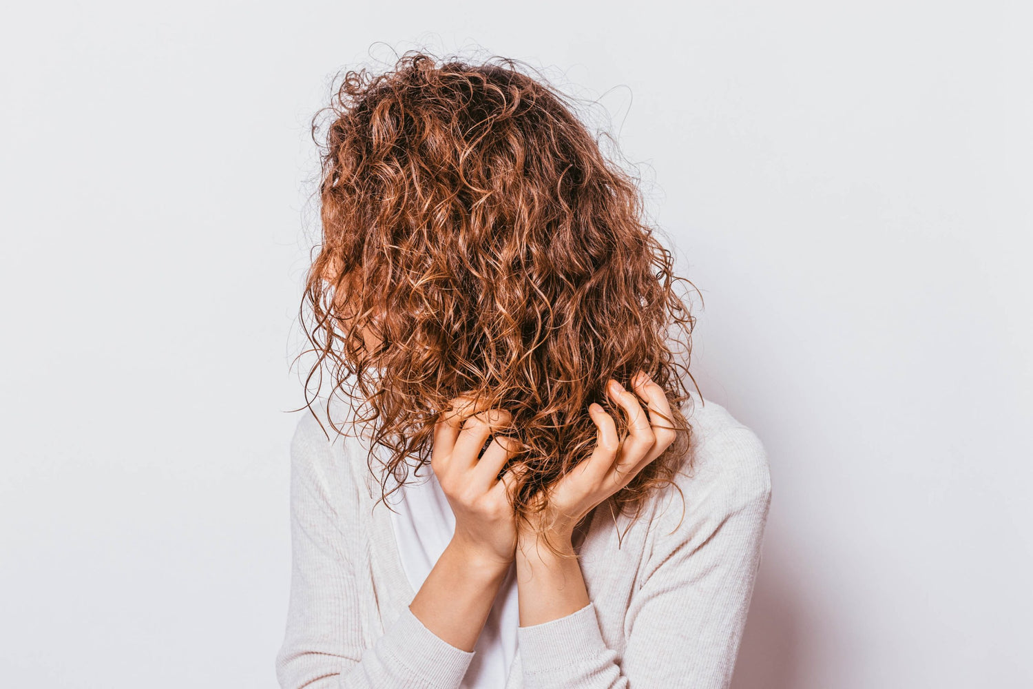 le plopping : la technique pour sécher ses cheveux bouclés sans les abîmer