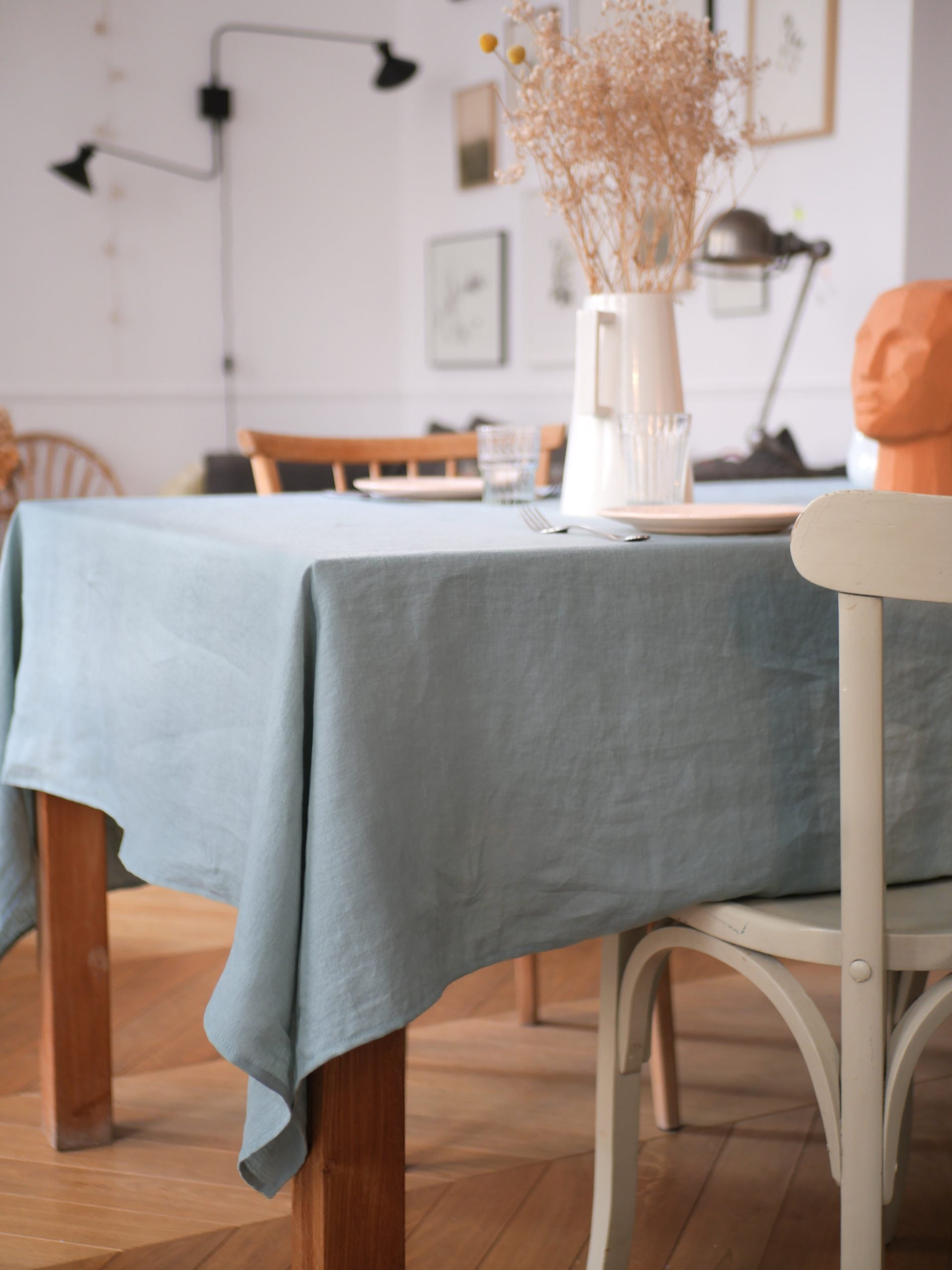 Grande nappe en lin lavé bleu pâle, eucalyptus - Trinquette Atelier